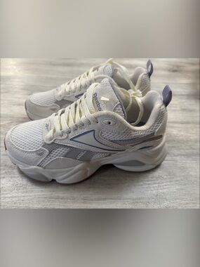 Reebok Women's Cream and Light Purple Sneakers